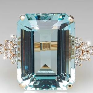 New - Women’s Aquamarine Crystal Cocktail Ring